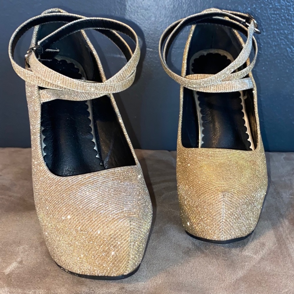 Closed Toe Ultra High Platform Gold Heels Size 6